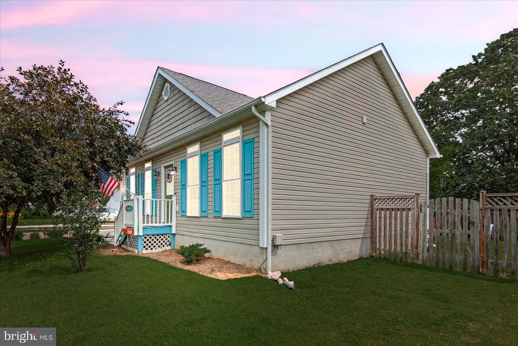 24 BANCROFT AVE.