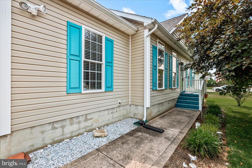 24 BANCROFT AVE.