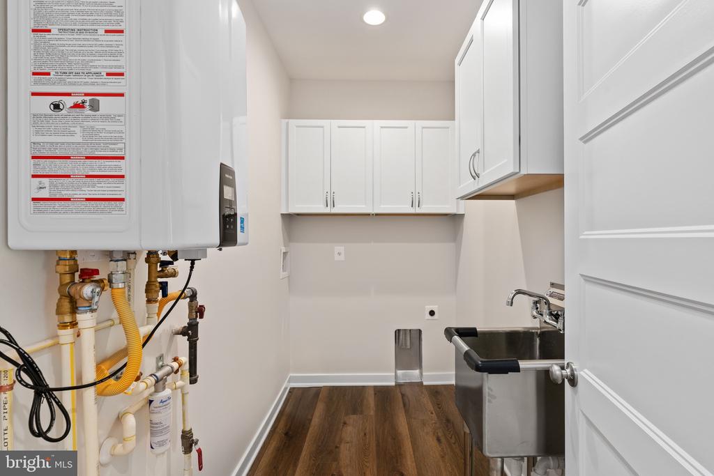 201 LAWRENCE LANE
