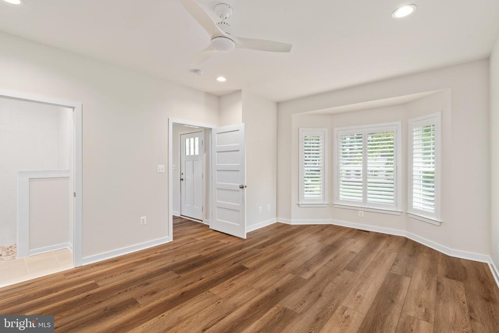 201 LAWRENCE LANE