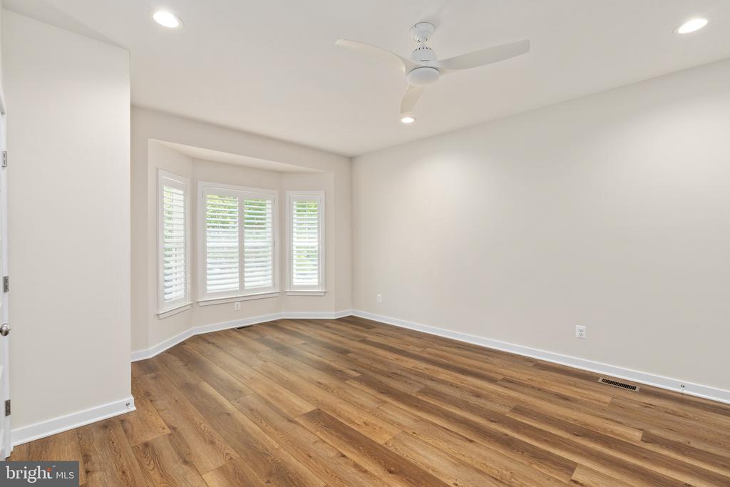 201 LAWRENCE LANE