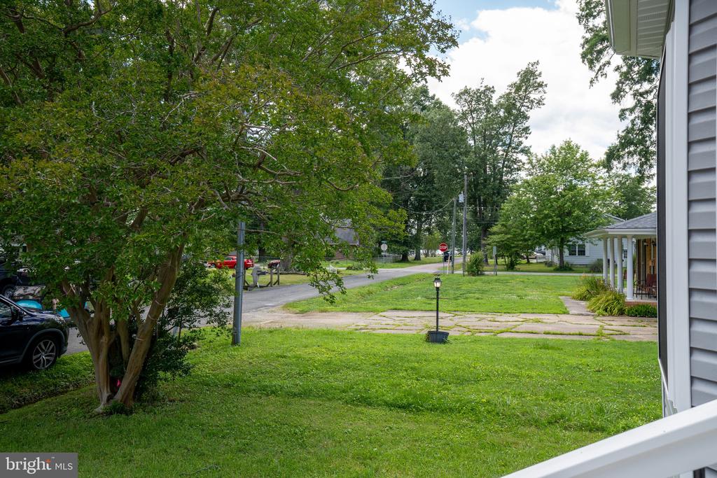 201 LAWRENCE LANE