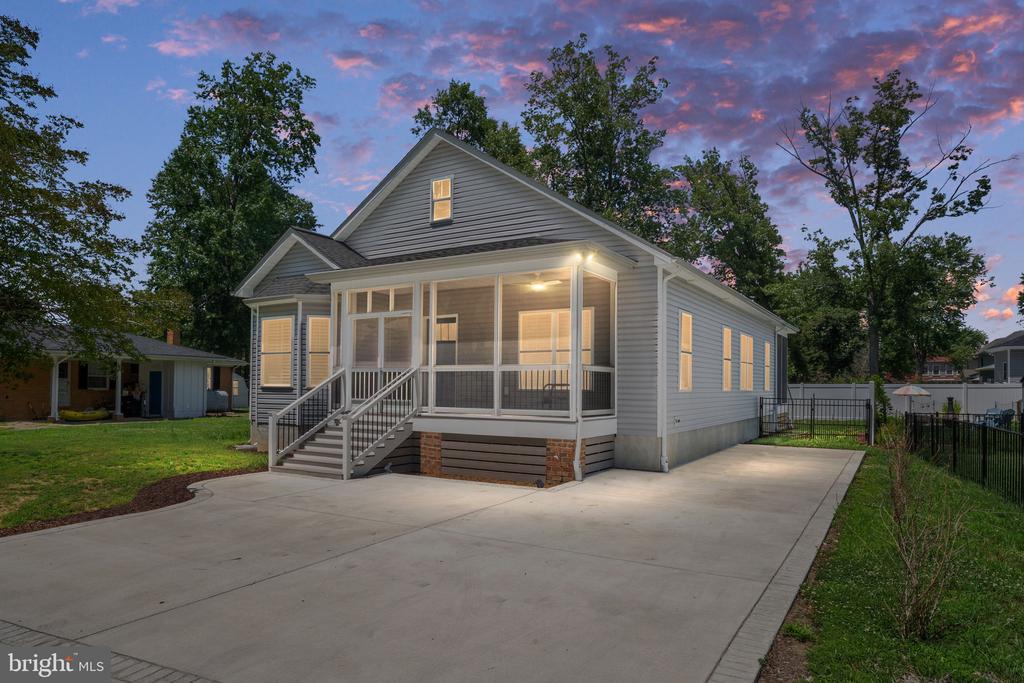201 LAWRENCE LANE