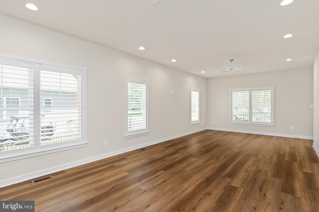 201 LAWRENCE LANE