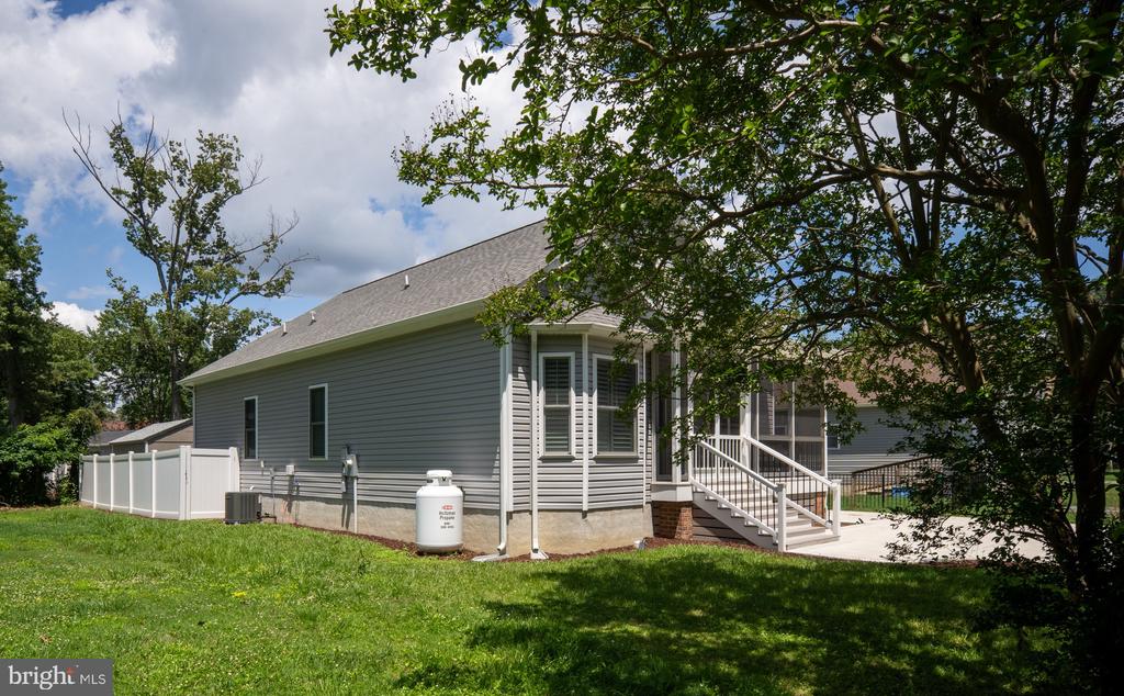 201 LAWRENCE LANE
