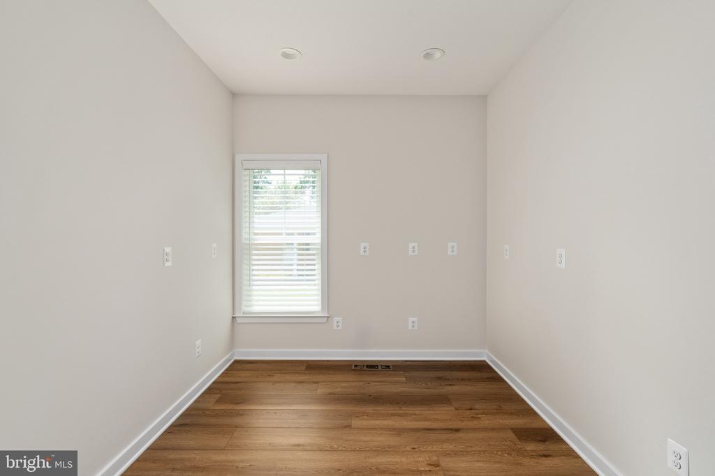 201 LAWRENCE LANE