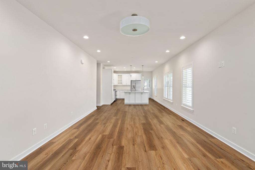 201 LAWRENCE LANE
