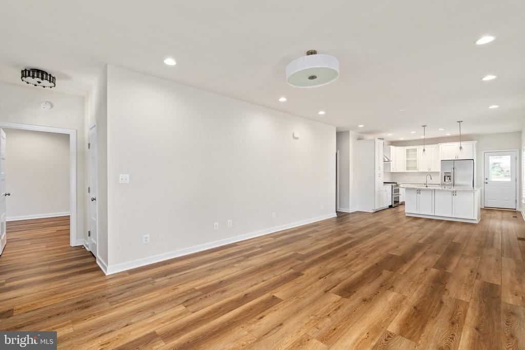 201 LAWRENCE LANE