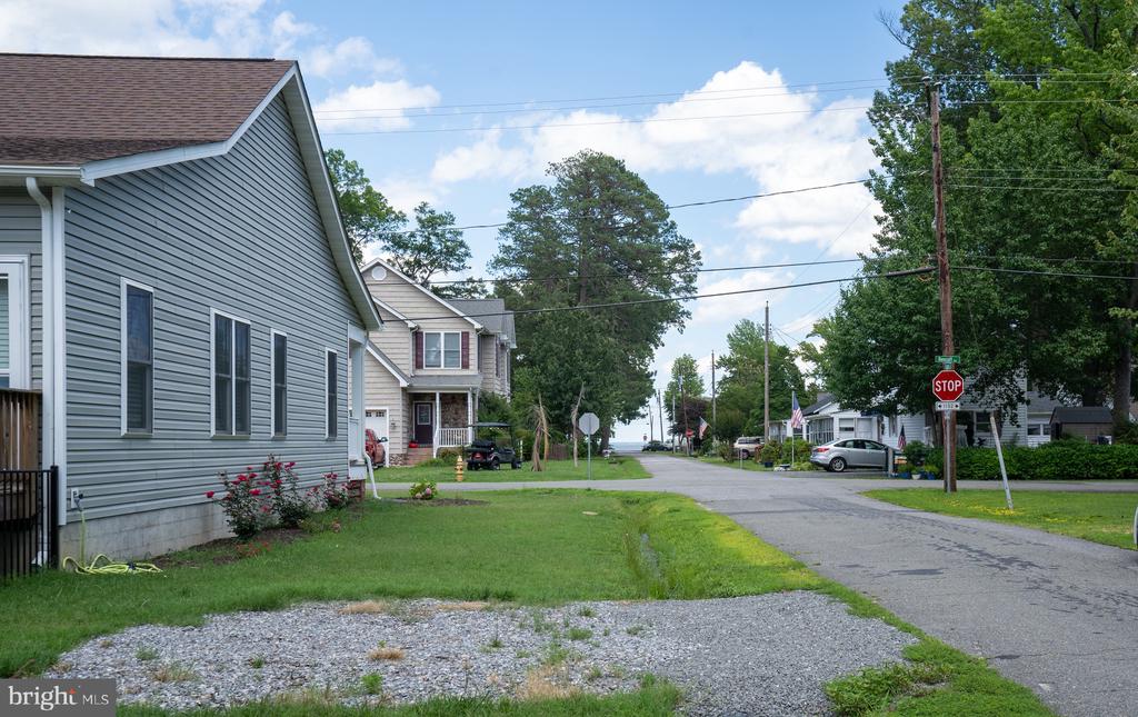 201 LAWRENCE LANE