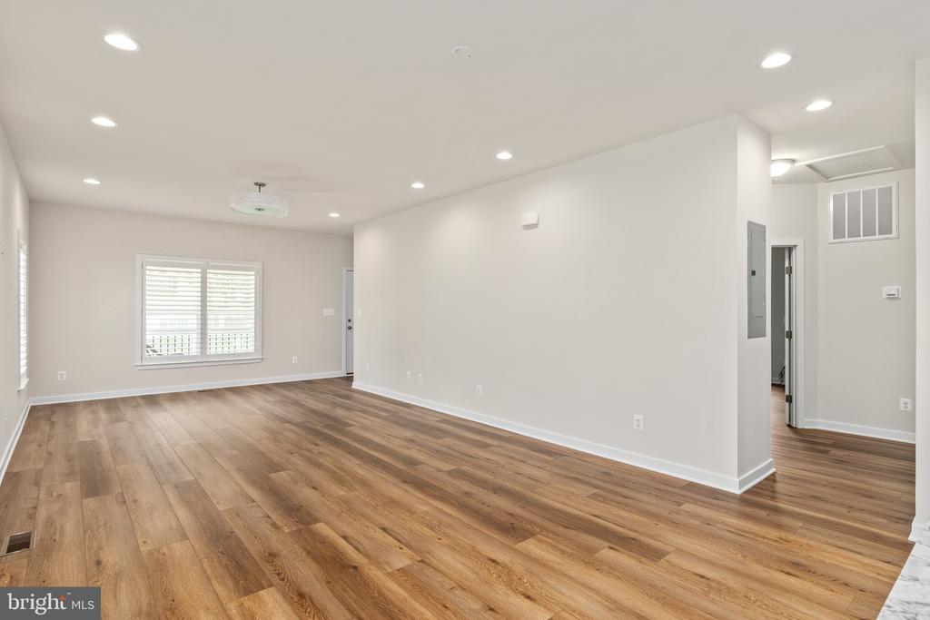201 LAWRENCE LANE