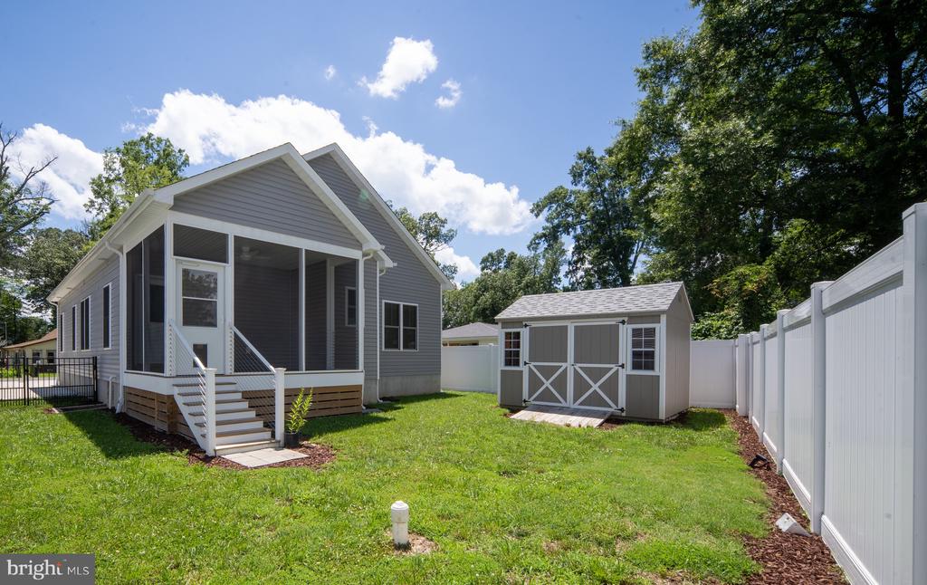201 LAWRENCE LANE