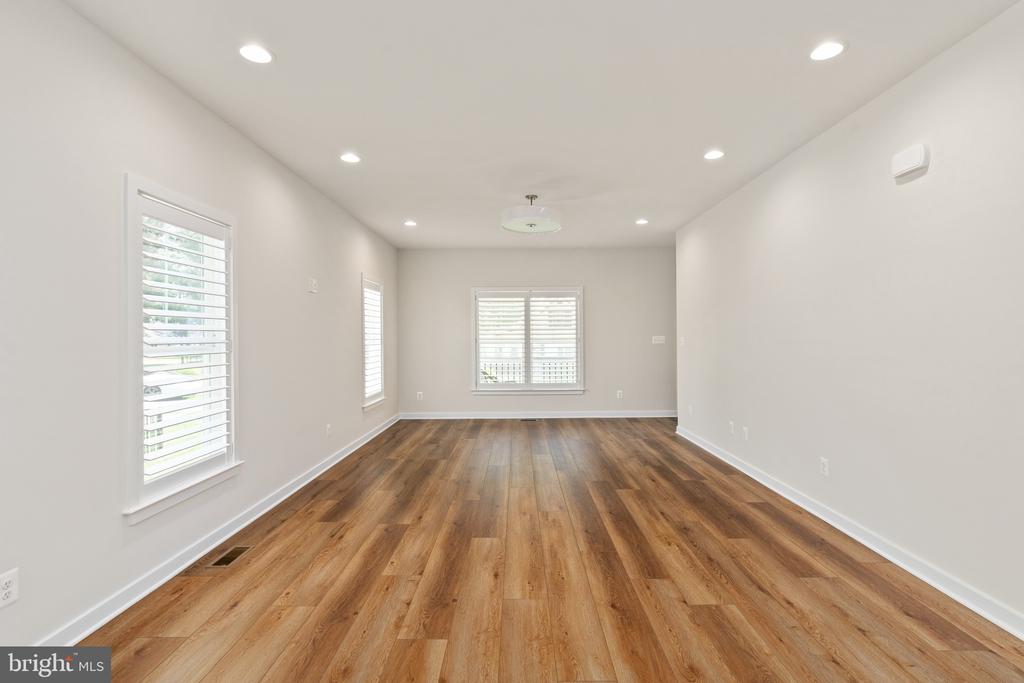 201 LAWRENCE LANE
