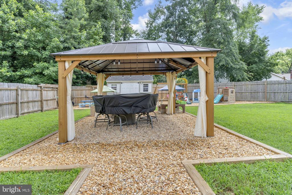 233 STRATFORD DRIVE