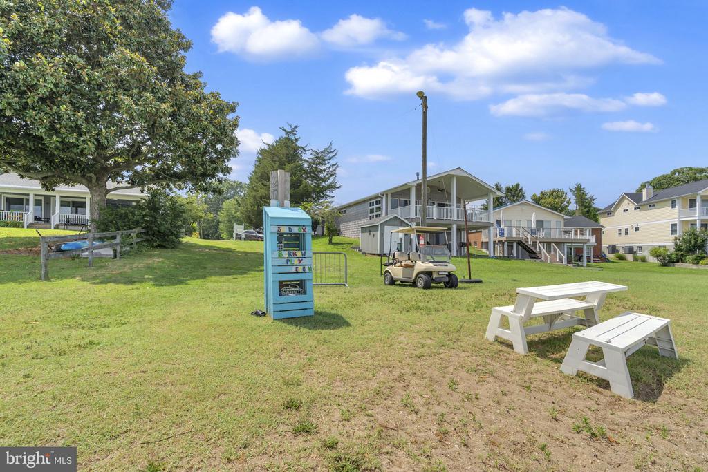233 STRATFORD DRIVE