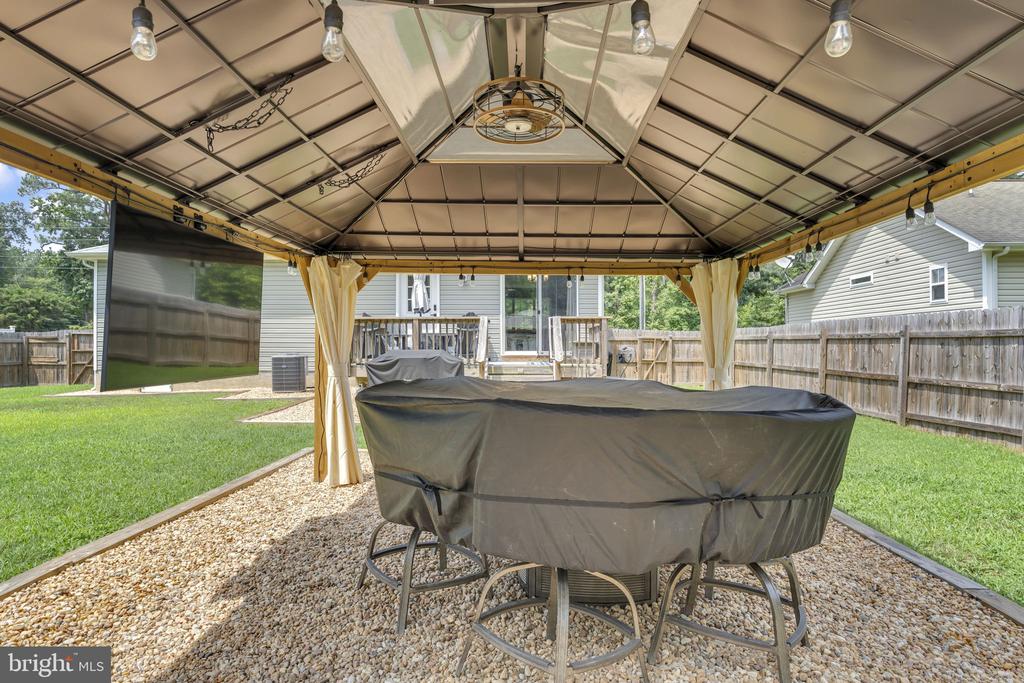 233 STRATFORD DRIVE