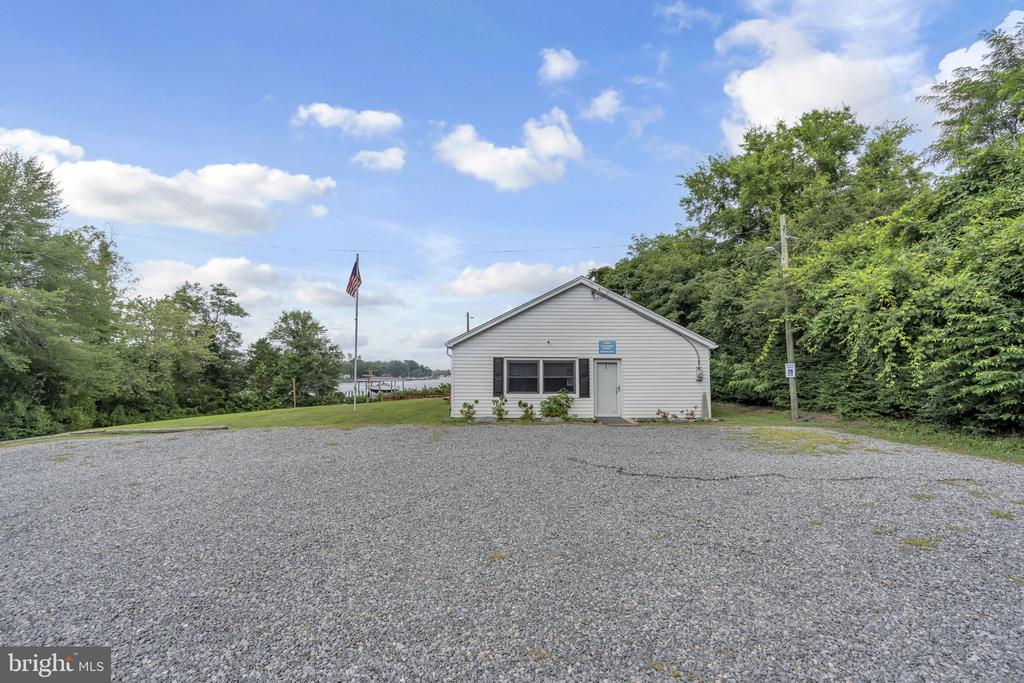 233 STRATFORD DRIVE