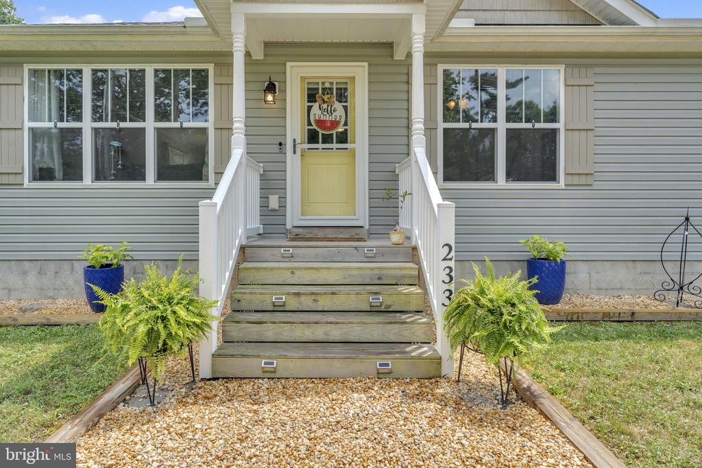 233 STRATFORD DRIVE