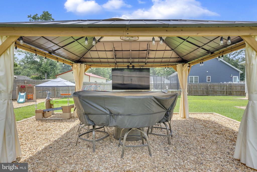233 STRATFORD DRIVE