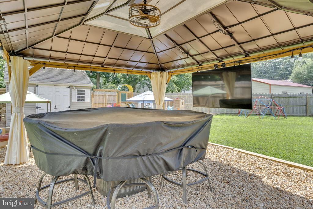 233 STRATFORD DRIVE