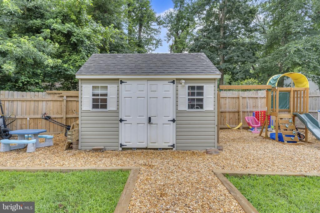 233 STRATFORD DRIVE