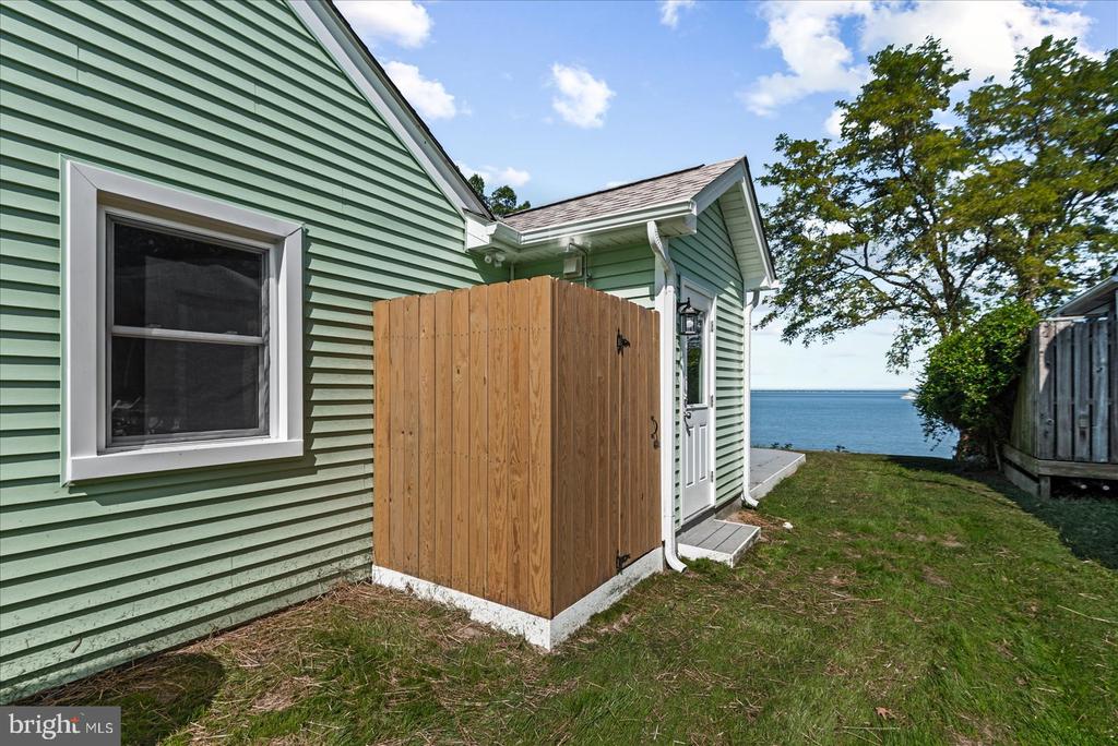 254 SHORE DRIVE