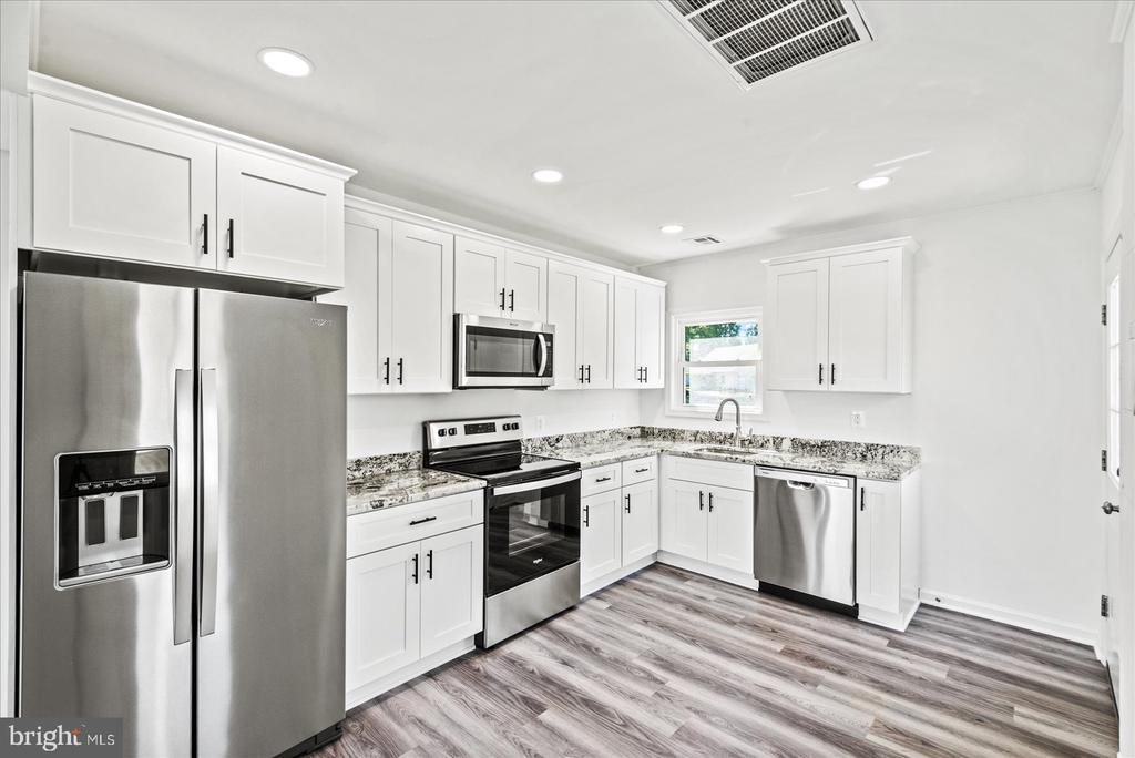 254 SHORE DRIVE
