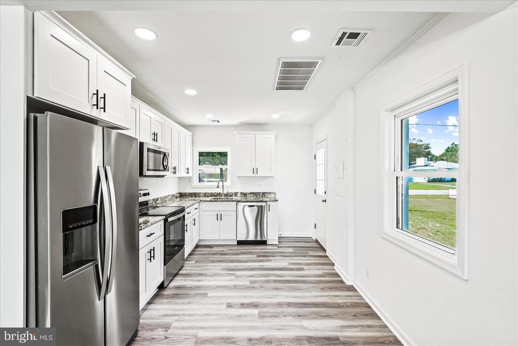 254 SHORE DRIVE