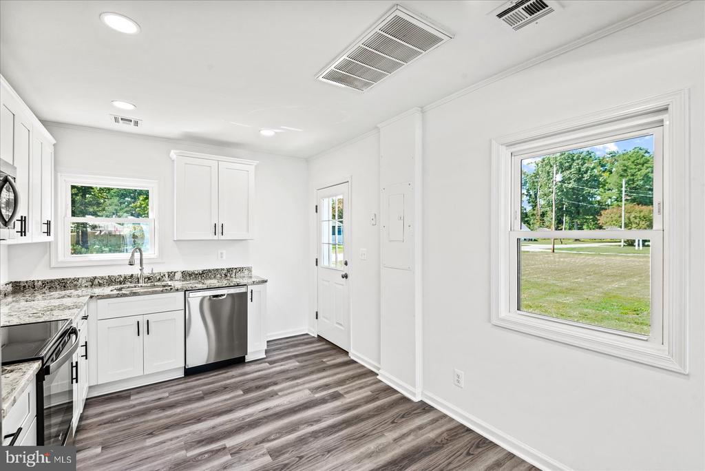 254 SHORE DRIVE