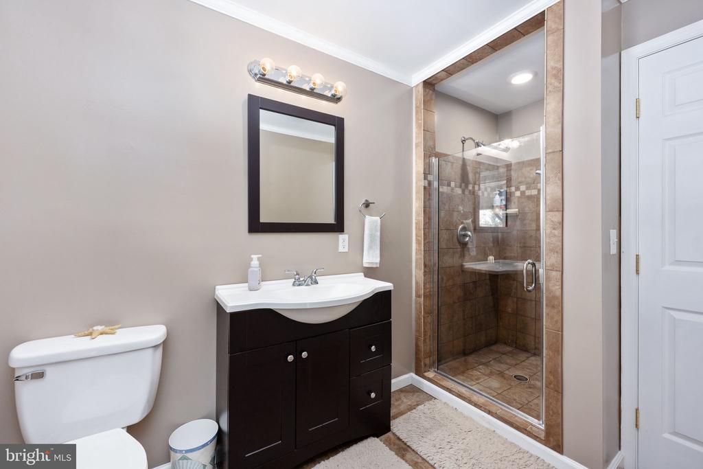 21 WATERVIEW POINT