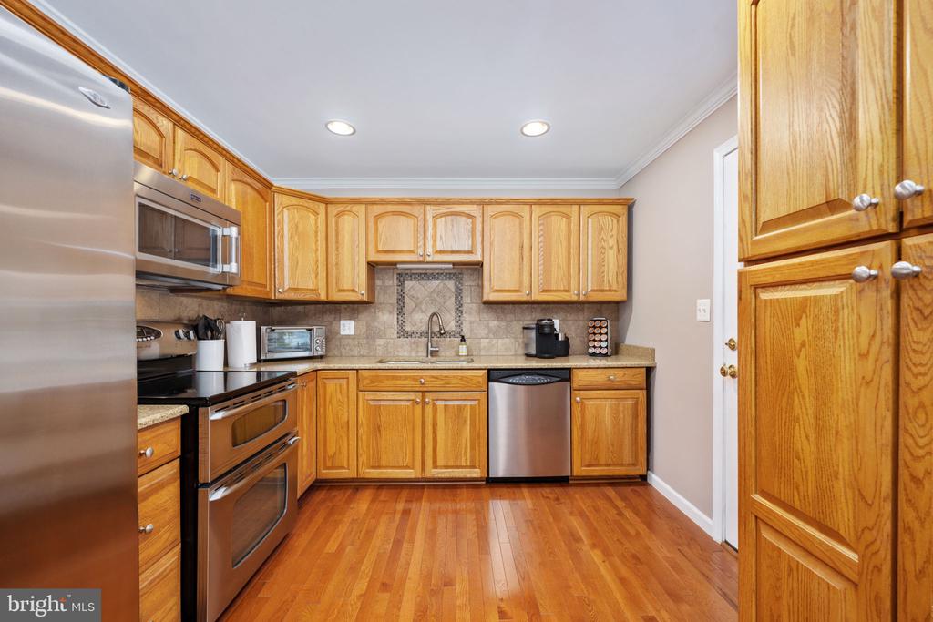 21 WATERVIEW POINT