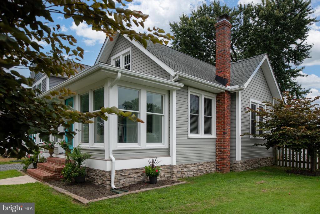1001 BANCROFT AVENUE