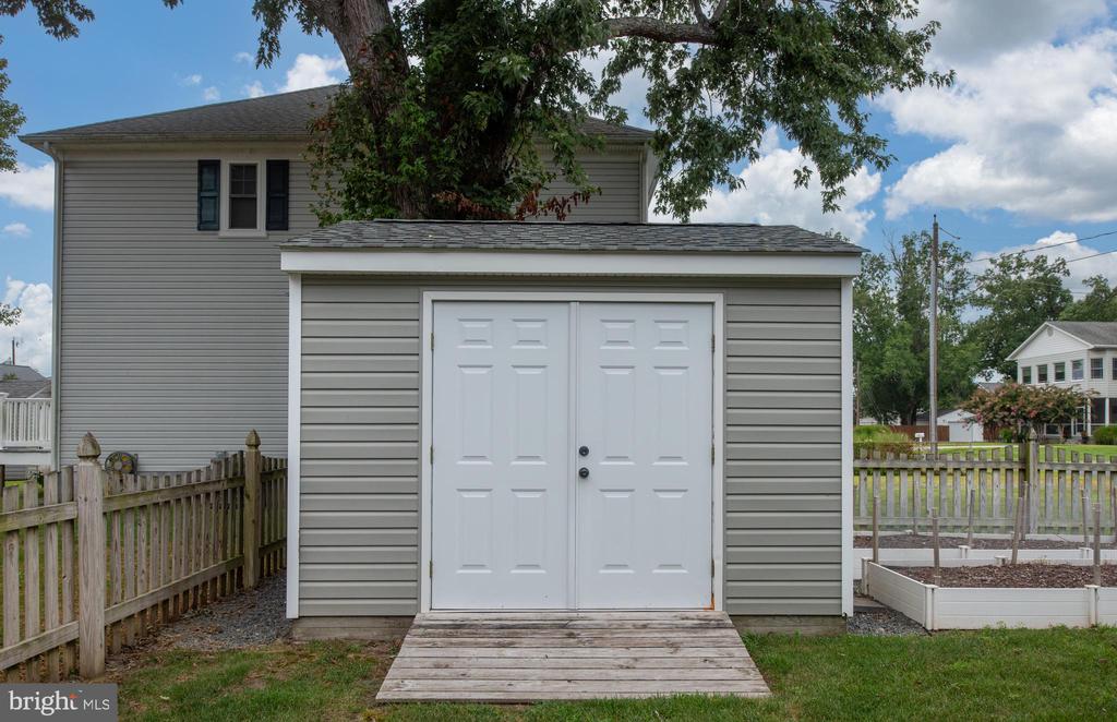 1001 BANCROFT AVENUE