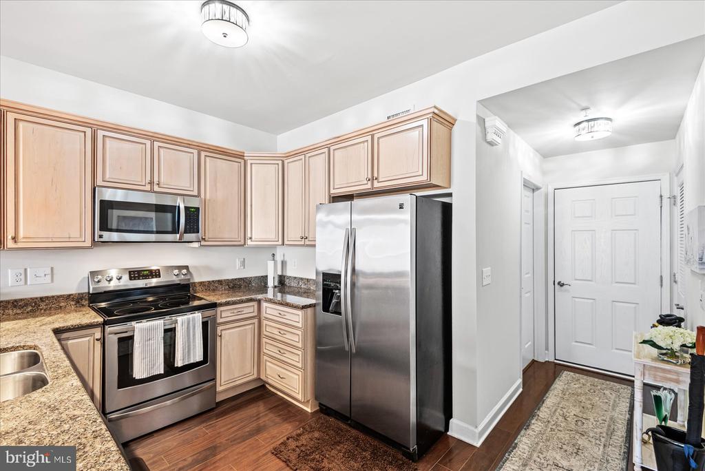 103 IRVING AVENUE N 402