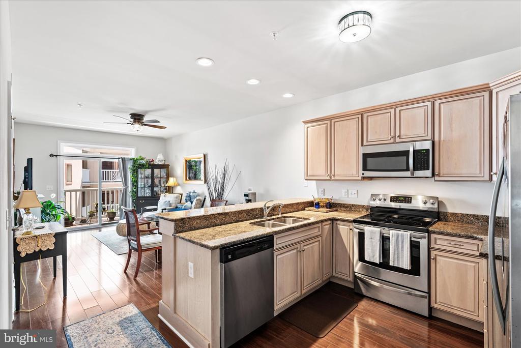103 IRVING AVENUE N 402