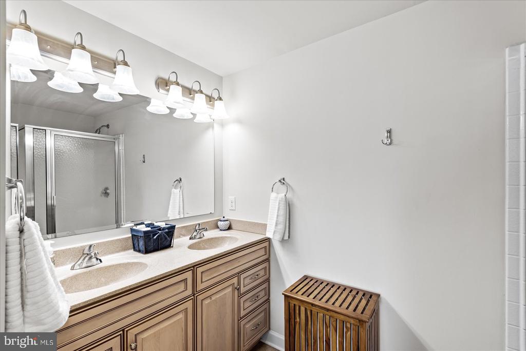 103 IRVING AVENUE N 402