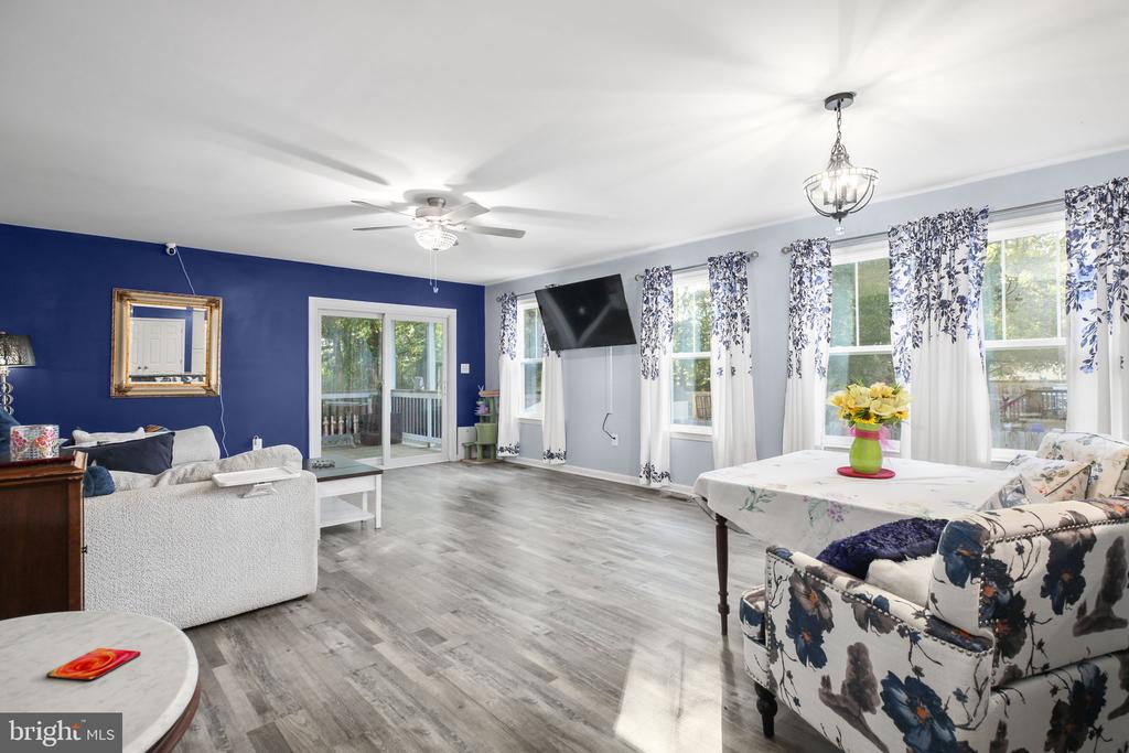 424 LAKEVIEW DRIVE
