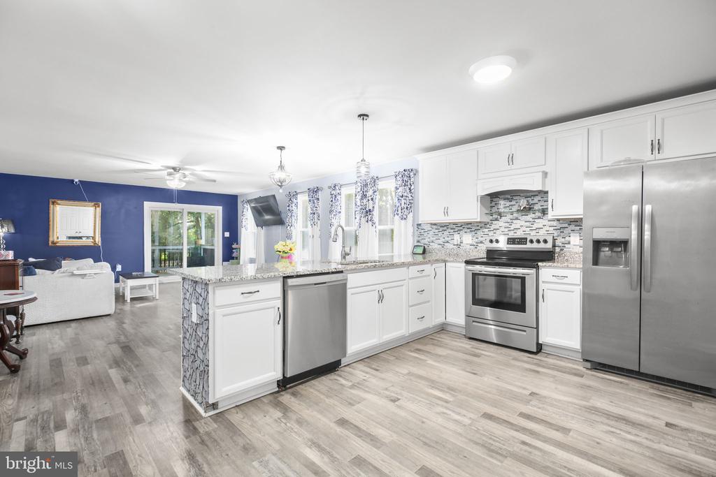 424 LAKEVIEW DRIVE