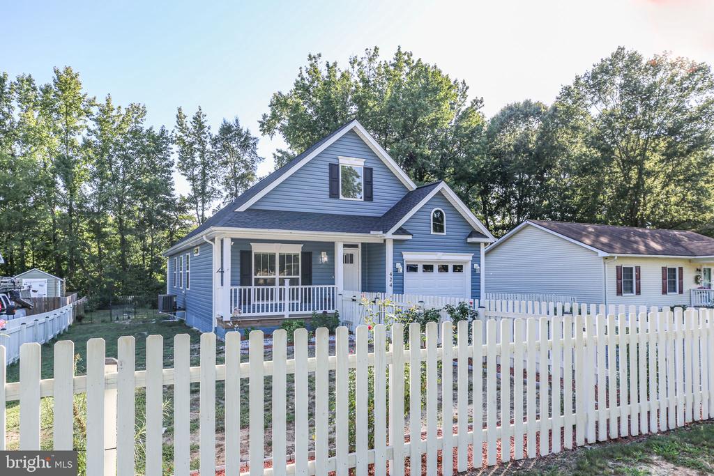 424 LAKEVIEW DRIVE