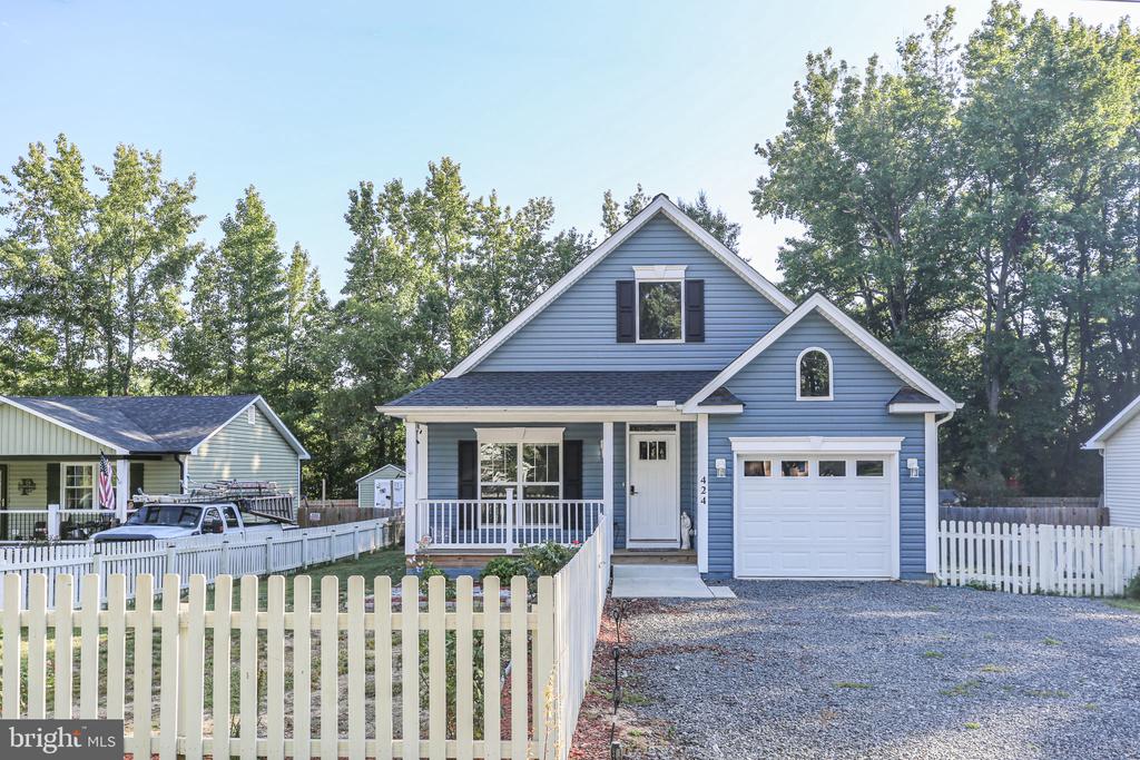 424 LAKEVIEW DRIVE