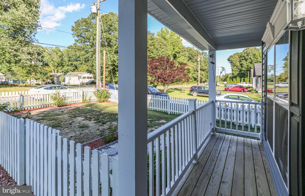 424 LAKEVIEW DRIVE