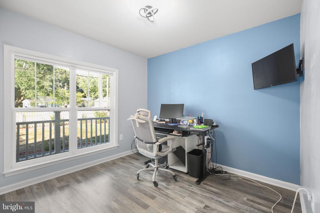 424 LAKEVIEW DRIVE