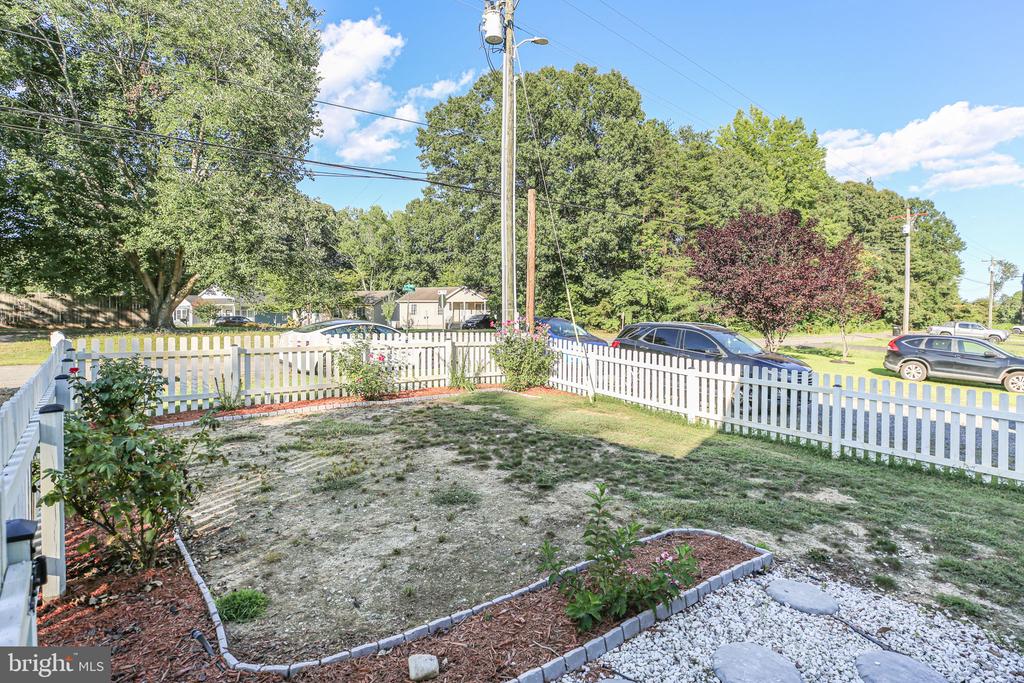 424 LAKEVIEW DRIVE