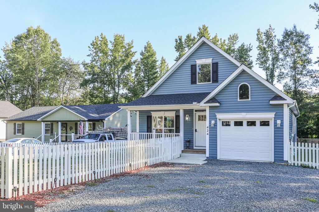 424 LAKEVIEW DRIVE