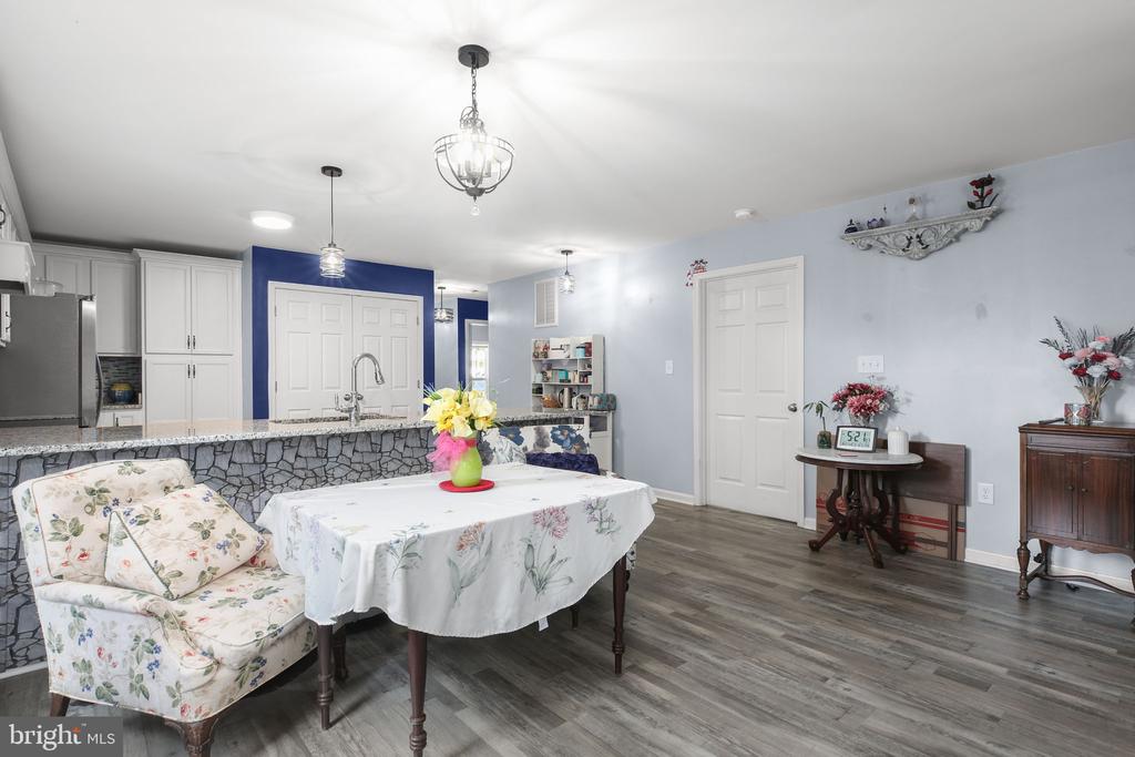 424 LAKEVIEW DRIVE