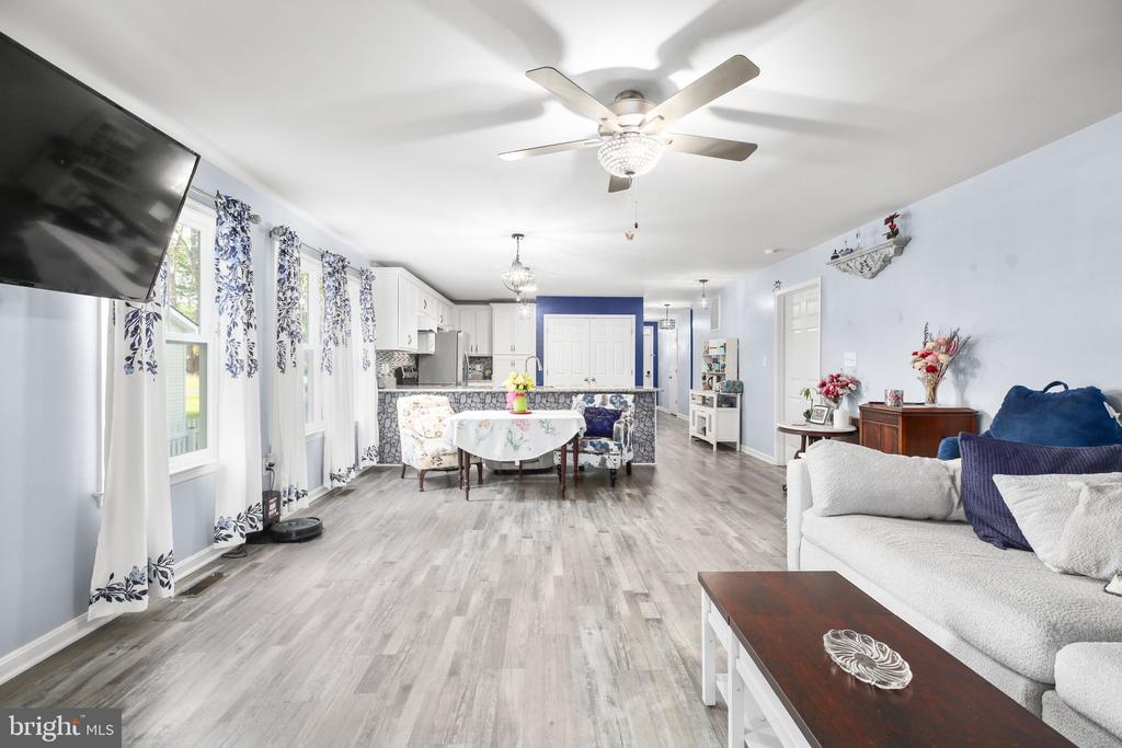 424 LAKEVIEW DRIVE