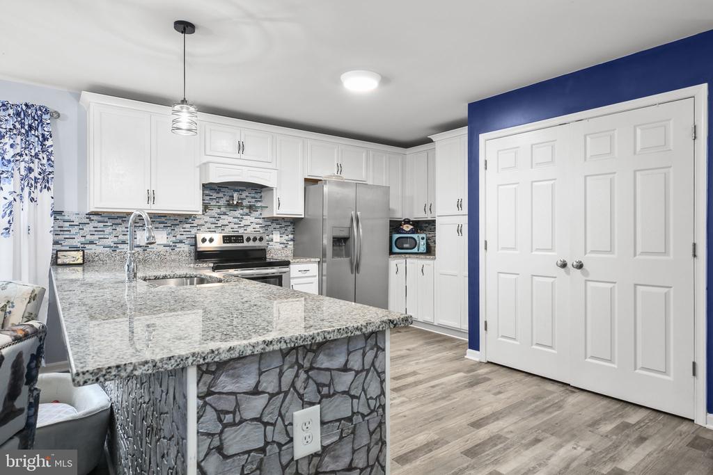 424 LAKEVIEW DRIVE
