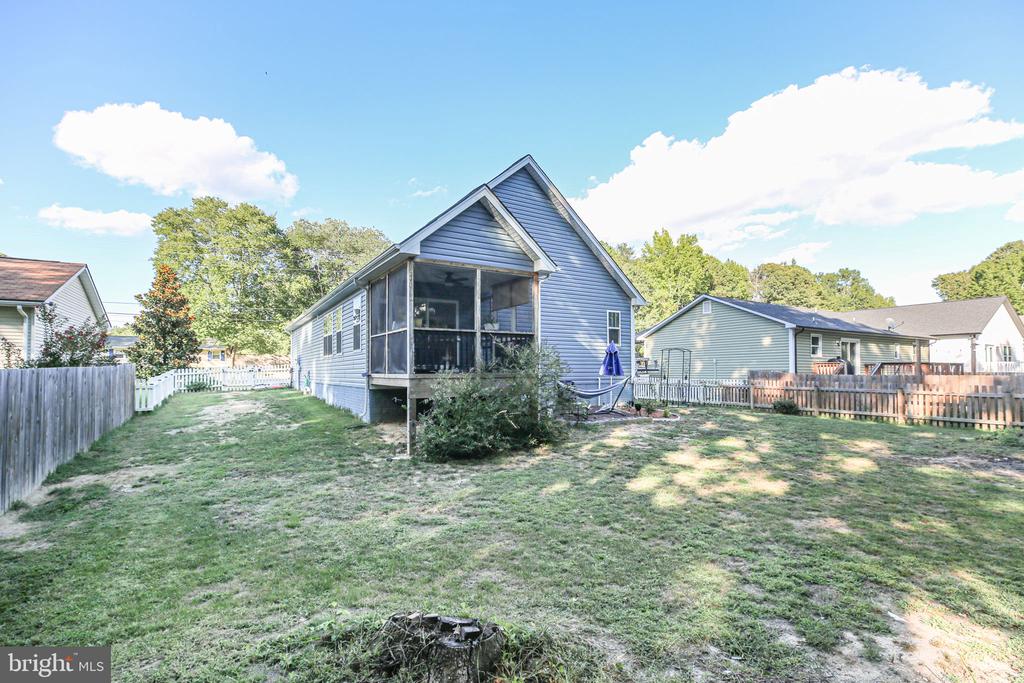 424 LAKEVIEW DRIVE