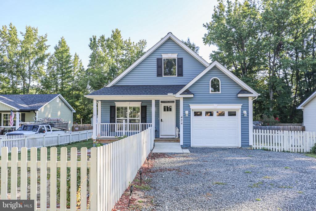 424 LAKEVIEW DRIVE
