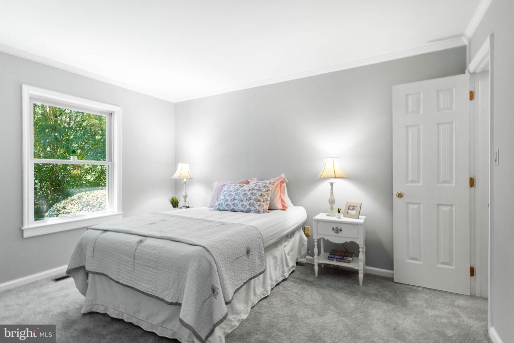 129 SWEETBRIAR LANE