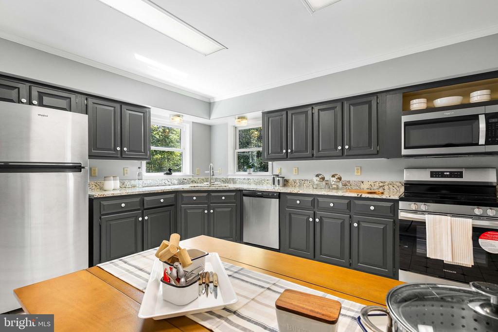 129 SWEETBRIAR LANE